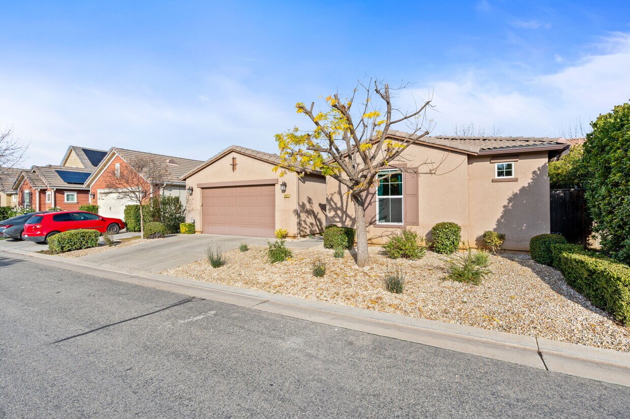 Foto principal - 3471 Bloomfield Ln