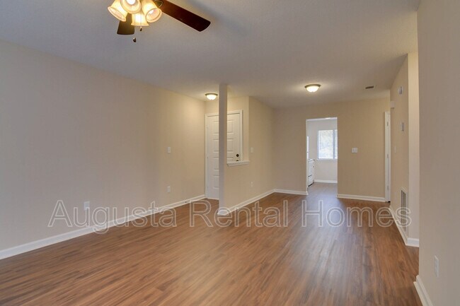 Building Photo - 3512 Woodlake Rd