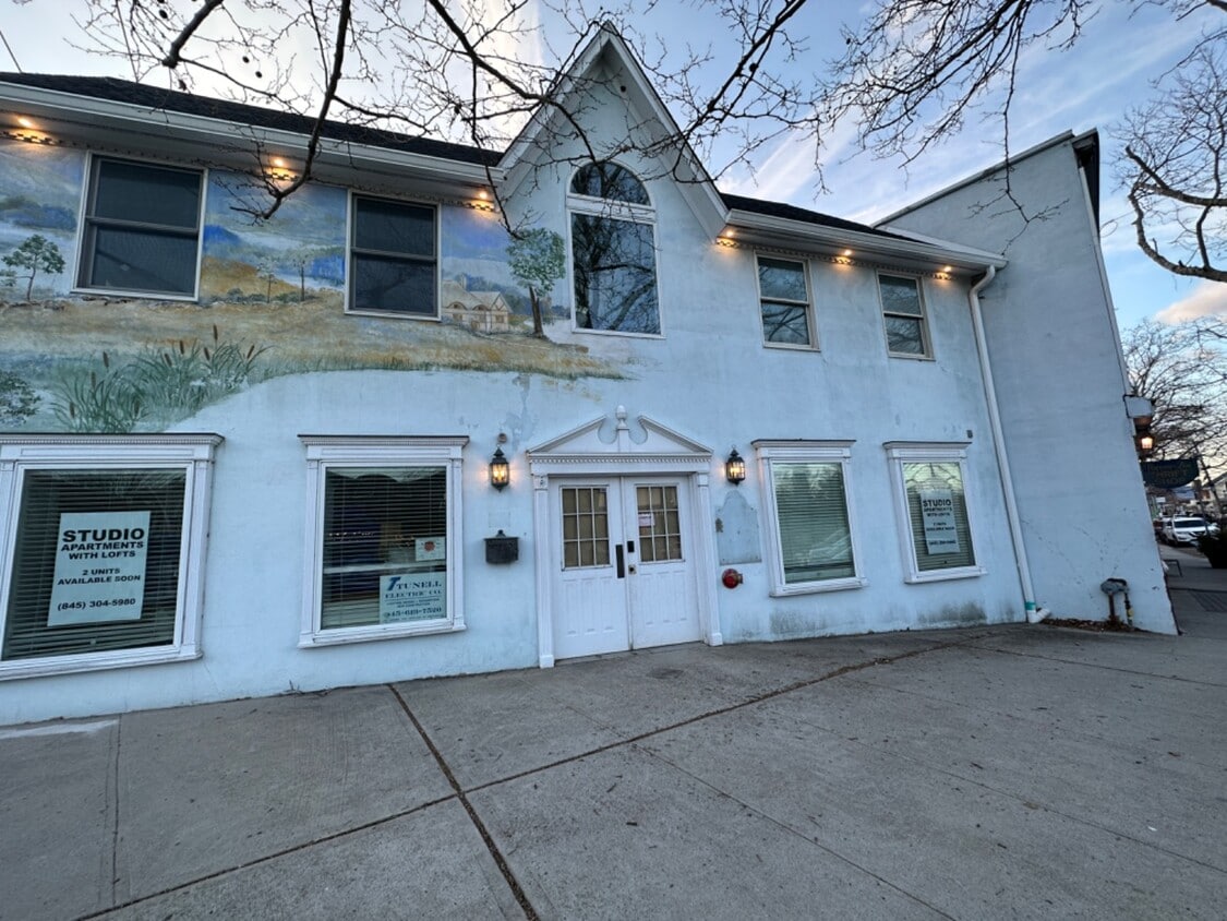 Building Photo - 450 Piermont Ave