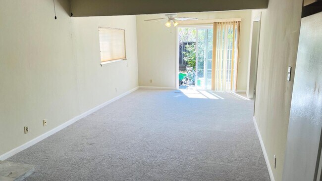 Foto del edificio - 10460 Davison Ave