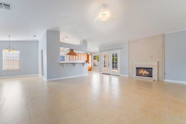 Building Photo - Charming 3-Bedroom Home with Pool in Prime...
