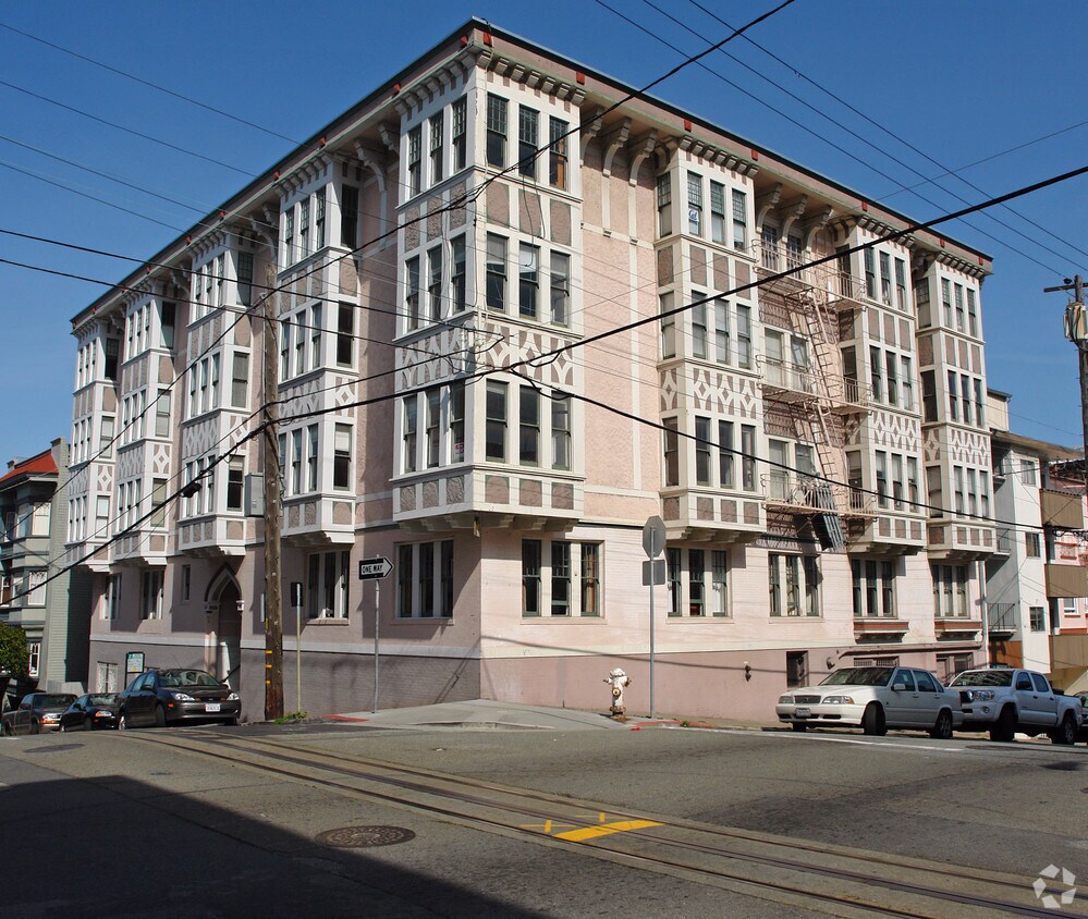 Primary Photo - 1401 Washington St