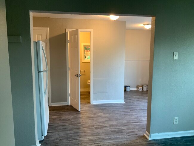 Front entry room and door to bathroom - 2321 Franklin St