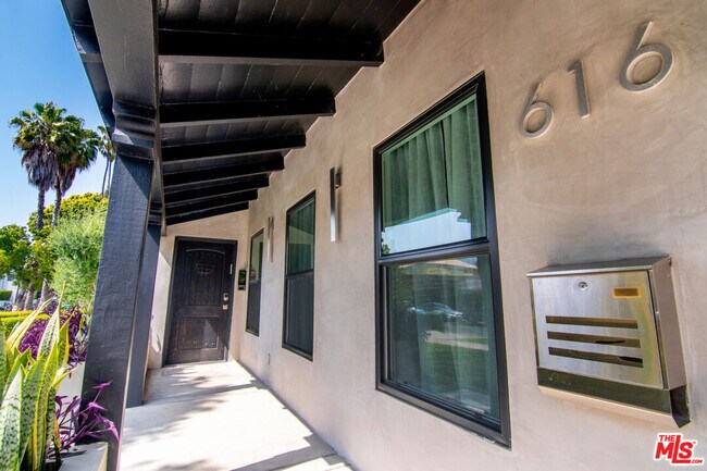 Foto del edificio - 616 N Formosa Ave