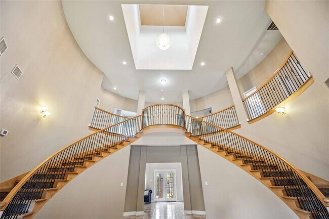 Foto del edificio - 5027 Creekmont Dr