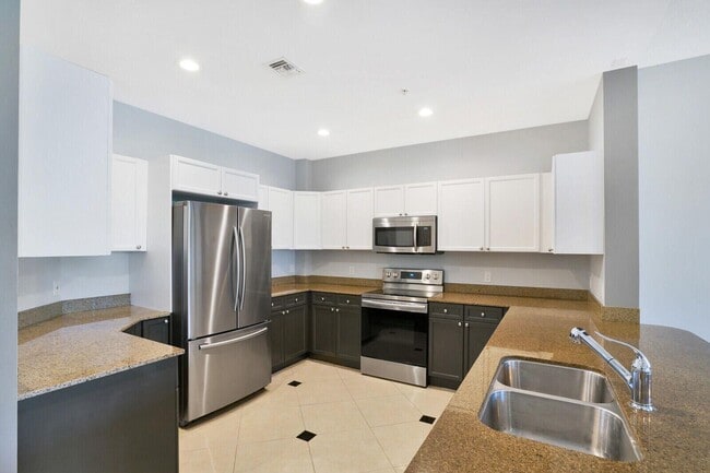 Building Photo - 3940 N Flagler Dr