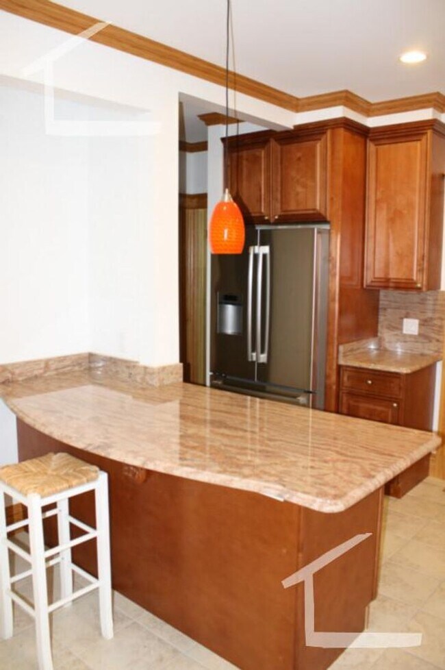 Building Photo - Huge, Renovated Brookline / Coolidge Corne...