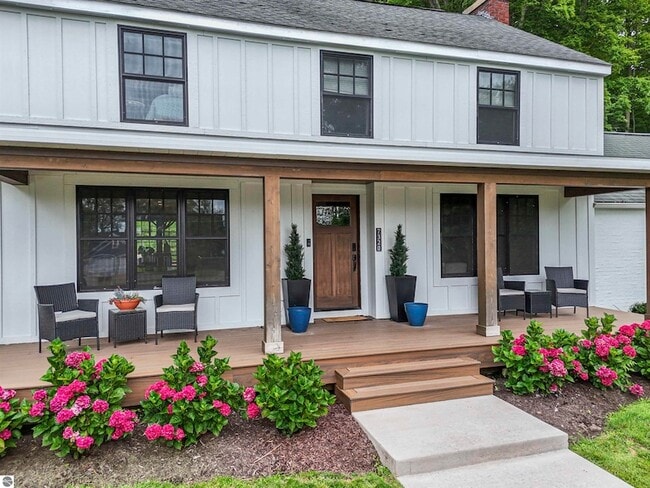 Foto del edificio - 7320 Peninsula Dr