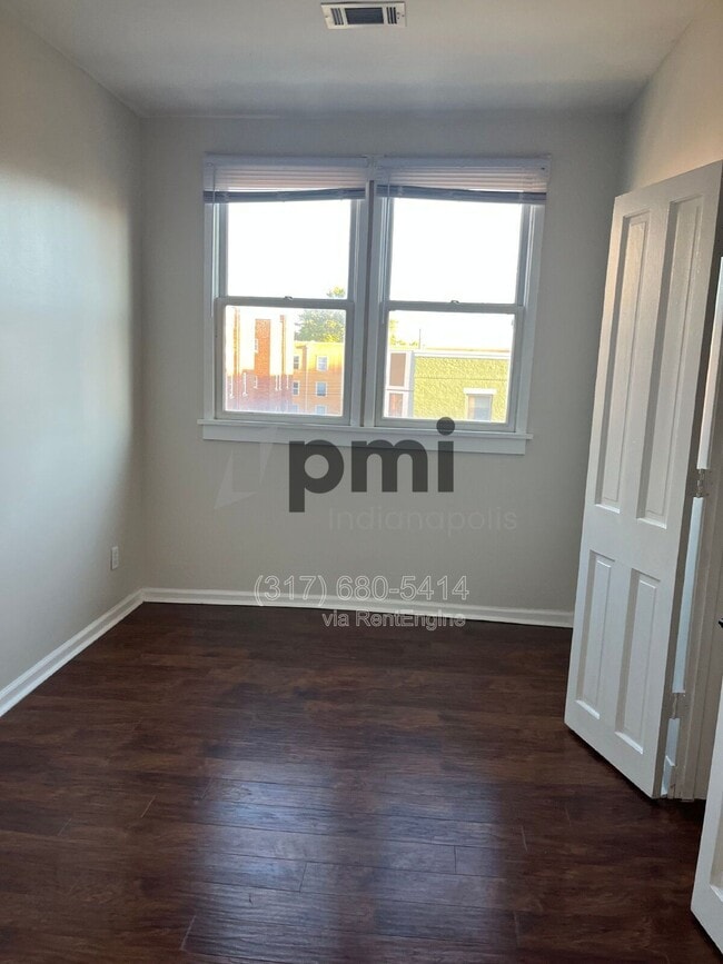 Foto del edificio - 241 E 9th St