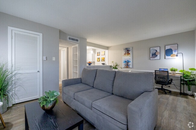 1BR, 1BA - 650SF - Living Area - The Ashley at Bluffview Apartments