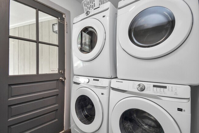 Foto del edificio - 15711 Creekhaven Dr