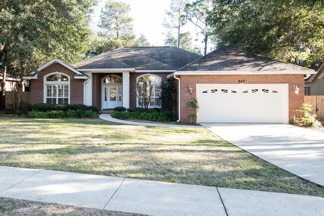 Foto del edificio - 827 Coldwater Creek Cir