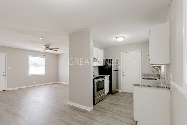 Building Photo - 2860 Coral Way