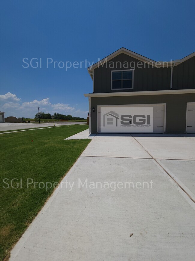 Building Photo - Incredible, New Construction Townhome loca...