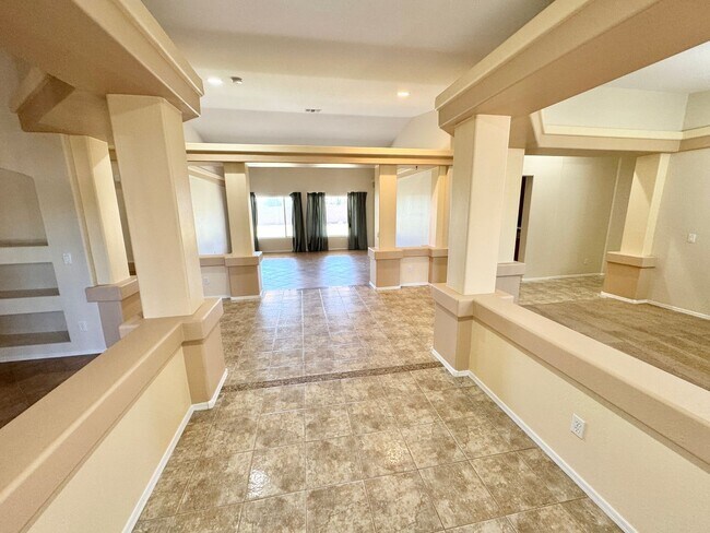 Foto del edificio - Grand 5 Bedroom, 3.5 Bathroom Home in Litc...