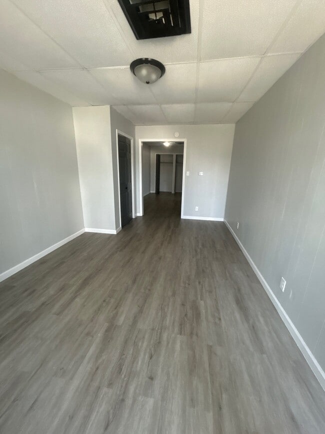 Building Photo - 413 S Jackson St