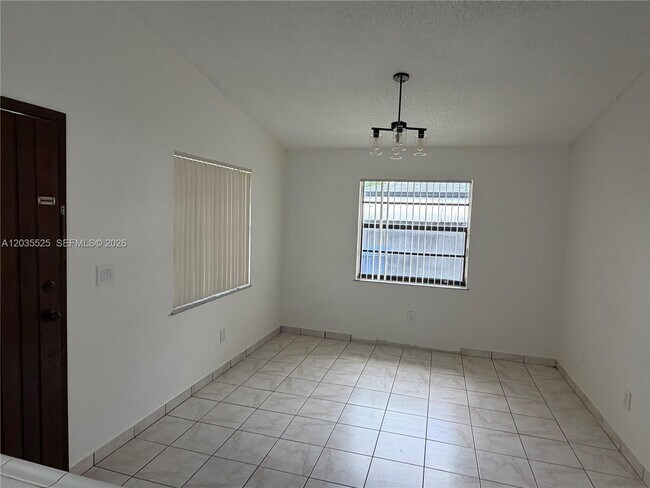 Foto del edificio - 10968 SW 5th St