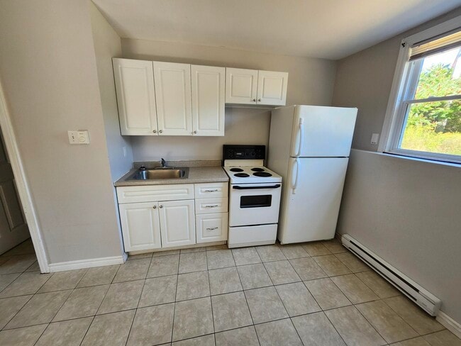 Building Photo - 2 Kingsview Ct