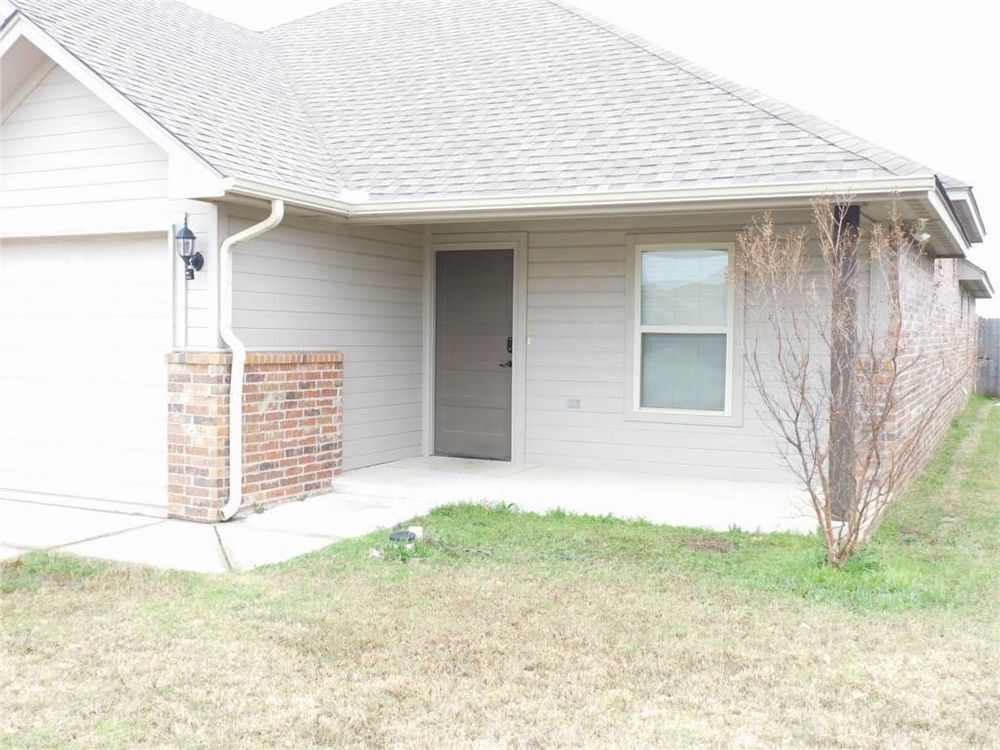 Foto del edificio - Beautiful 4 Bed 2 Bath Home w/3 Car Garage