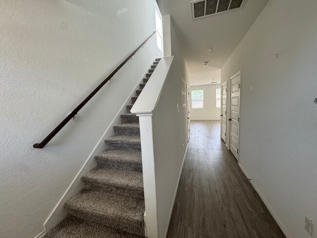 Foto del edificio - 4422 Chandler Rd