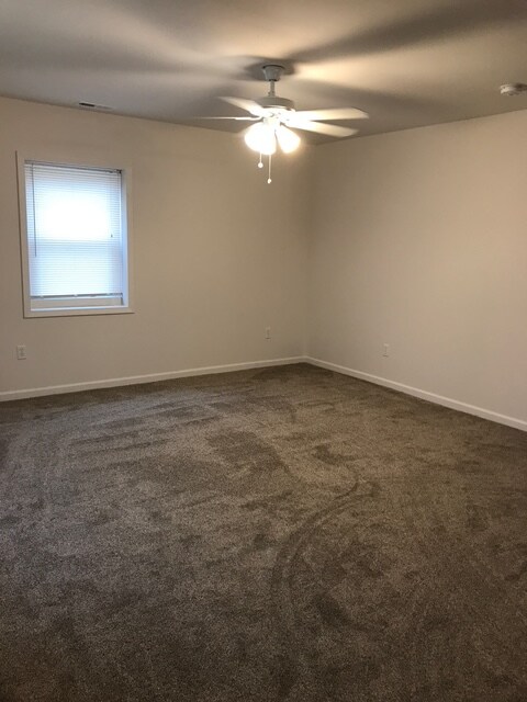 Building Photo - 117 Main St