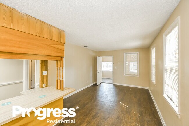 Building Photo - 466 W 65th St