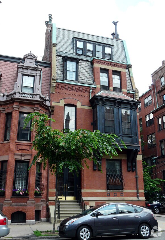 Building Photo - 10 Fairfield St