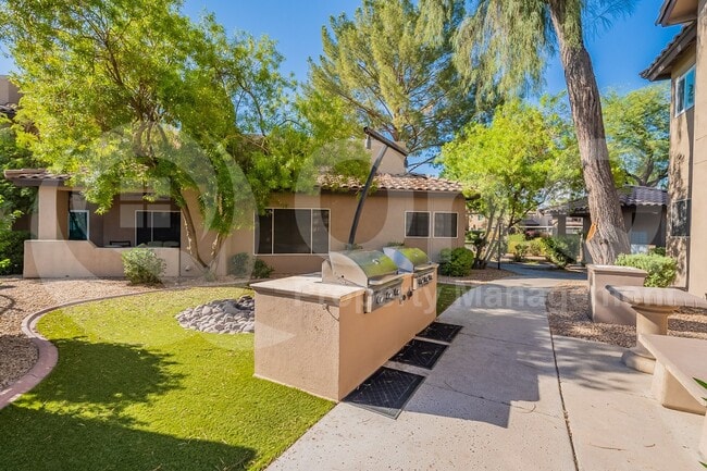 Foto del edificio - 9451 E Becker Ln