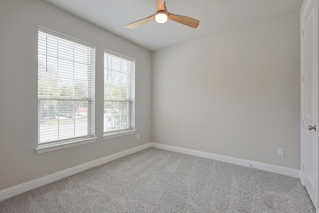 Foto del edificio - 2464 Merriweather Ln