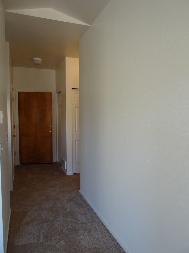 Building Photo - 393 S 58th St