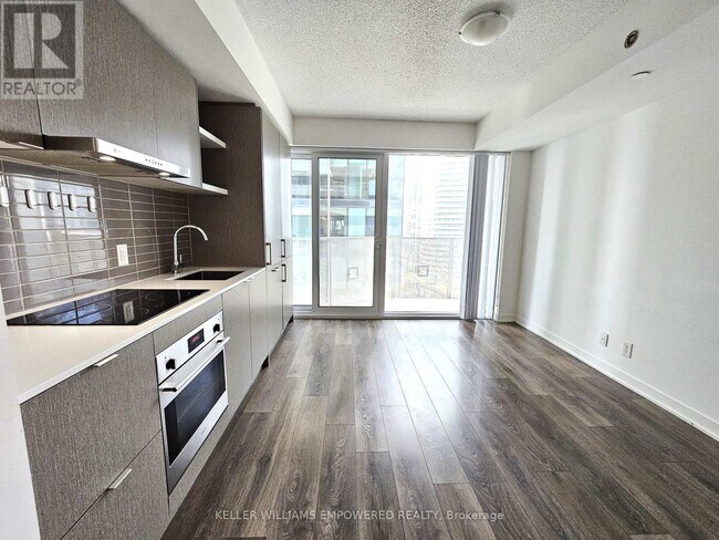 Photo du bâtiment - 100 Harbour St