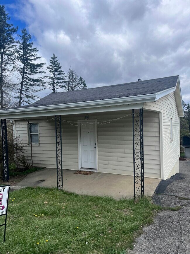 2716 Old Plank Rd, New Castle, PA 16105 House Rental in New Castle