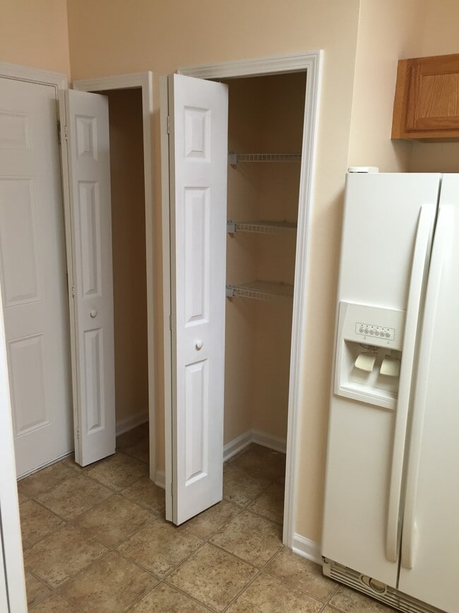 Building Photo - 7759 Playschool Ln