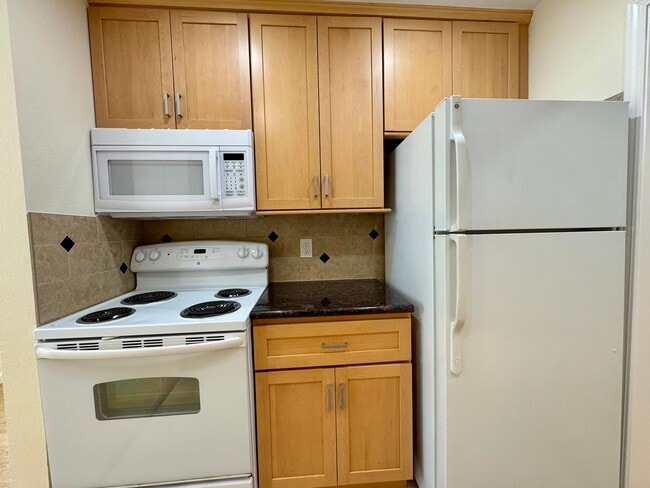 Foto del edificio - Beautiful Courtyard Level Flat with Outdoor Garden Patio