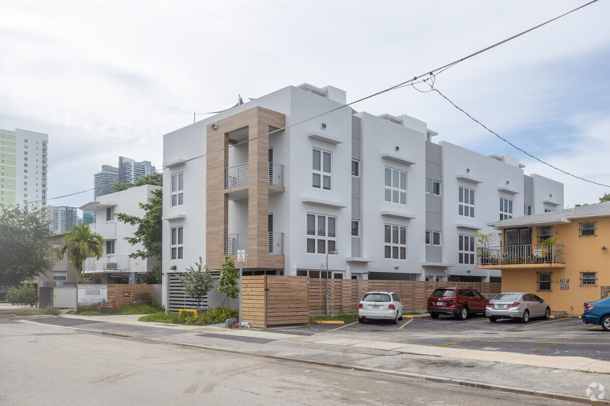 Primary Photo - West Brickell Townhomes