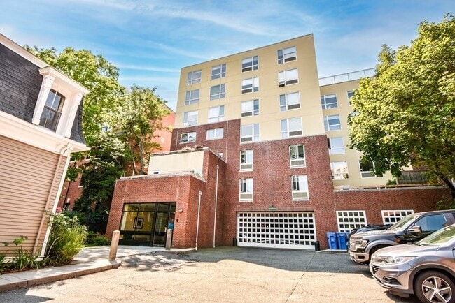 Building Photo - 66 Winchester St