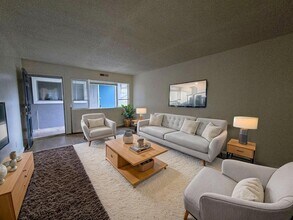 Building Photo - 633 SE Flint St