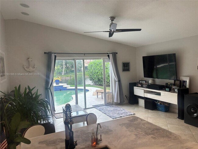 Foto del edificio - 10265 SW 24th Ct