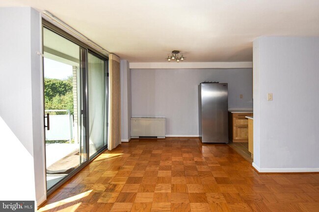 Building Photo - 10201 Grosvenor Pl