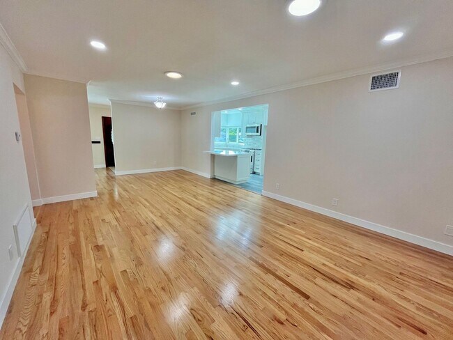 Building Photo - Gorgeously remodeled Hollyglen (Hawthorne)...