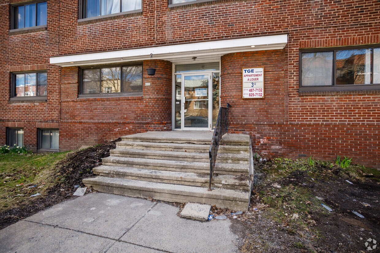 Building Photo - 3180 Av Van Horne