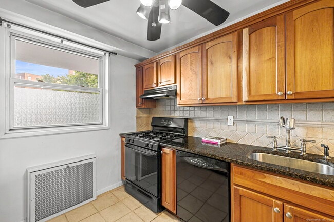 Building Photo - 91 Strawberry Hill Ave