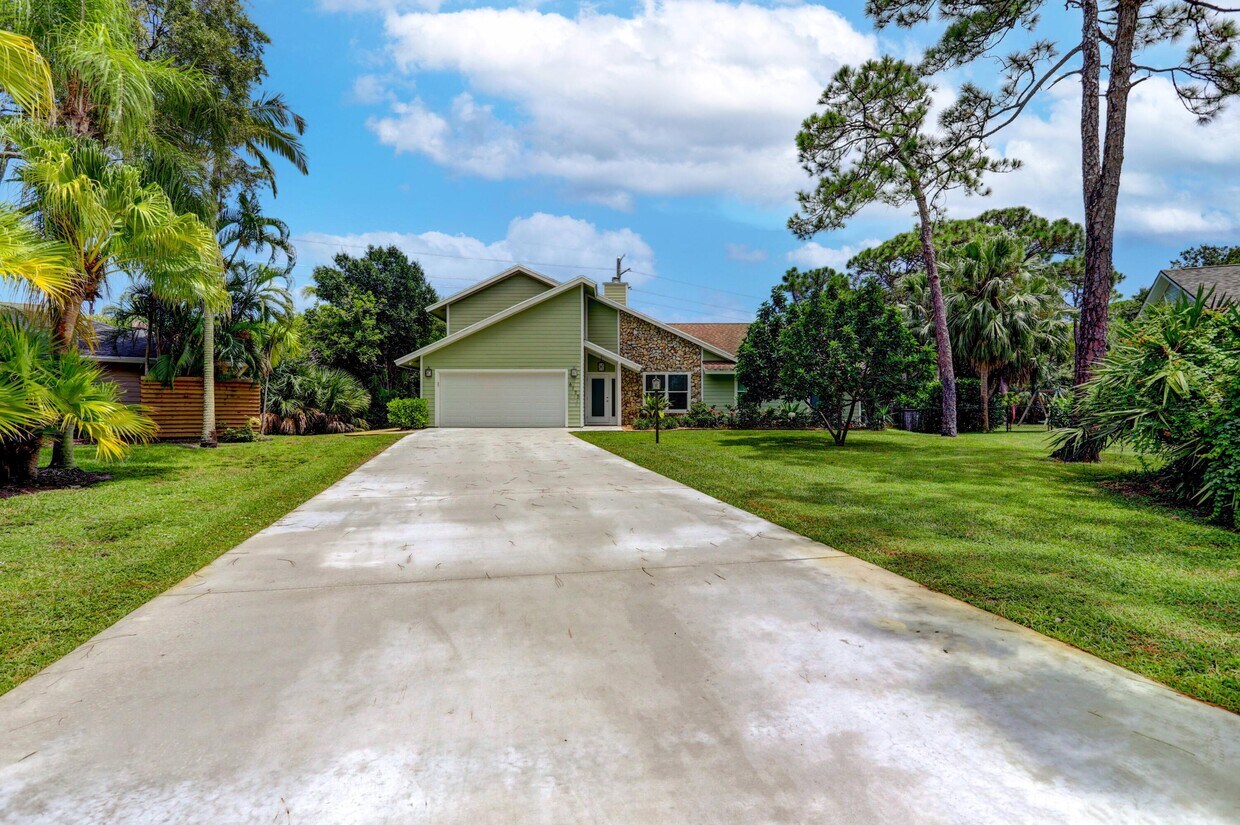 Primary Photo - 6195 Eagles Nest Dr