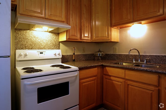 1 BR, 1 BA - 520 SF - Parkhill Apts