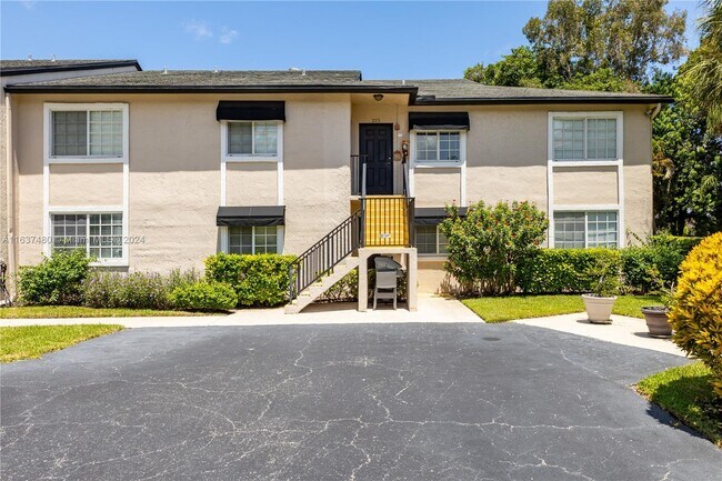 Building Photo - 4000 Crystal Lake Dr