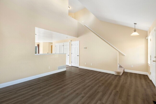 Building Photo - 6276 Riverdale Dr