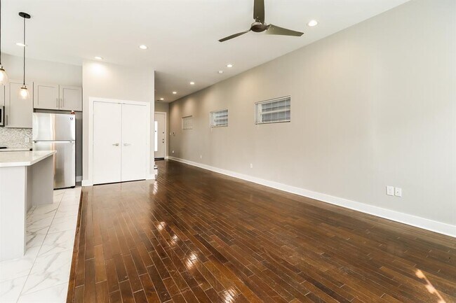 Building Photo - 6717 Del Rio St