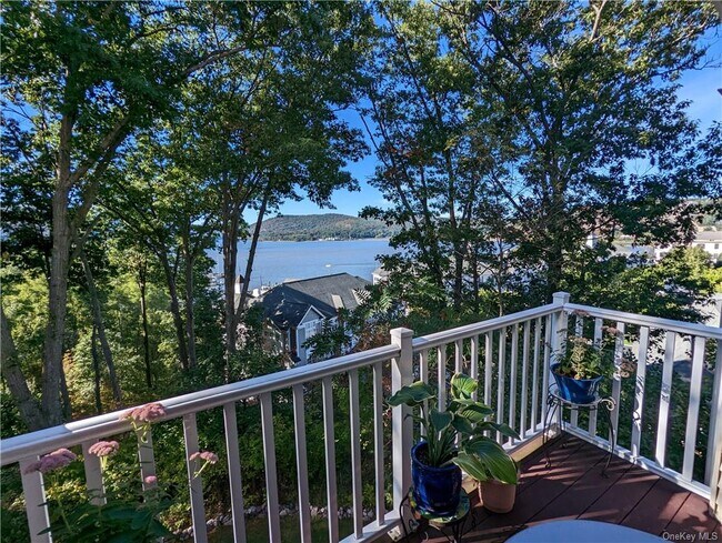 Building Photo - 623 Viewpoint Terrace