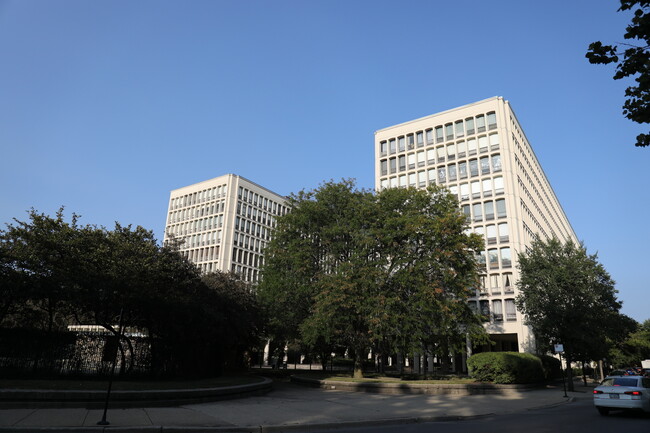 Building Photo - 1401 E 55th St