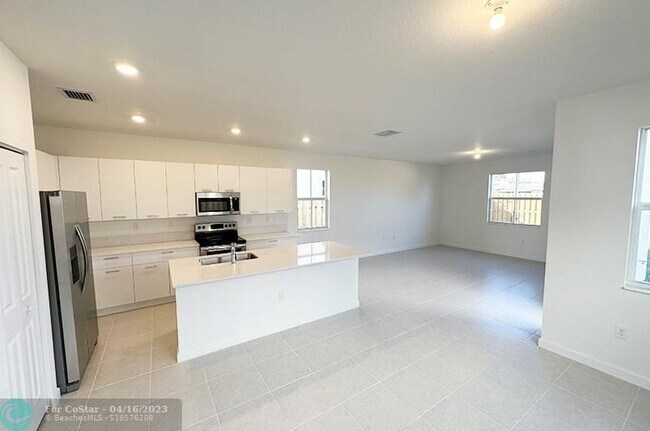 Foto del edificio - 2405 NW 131st St